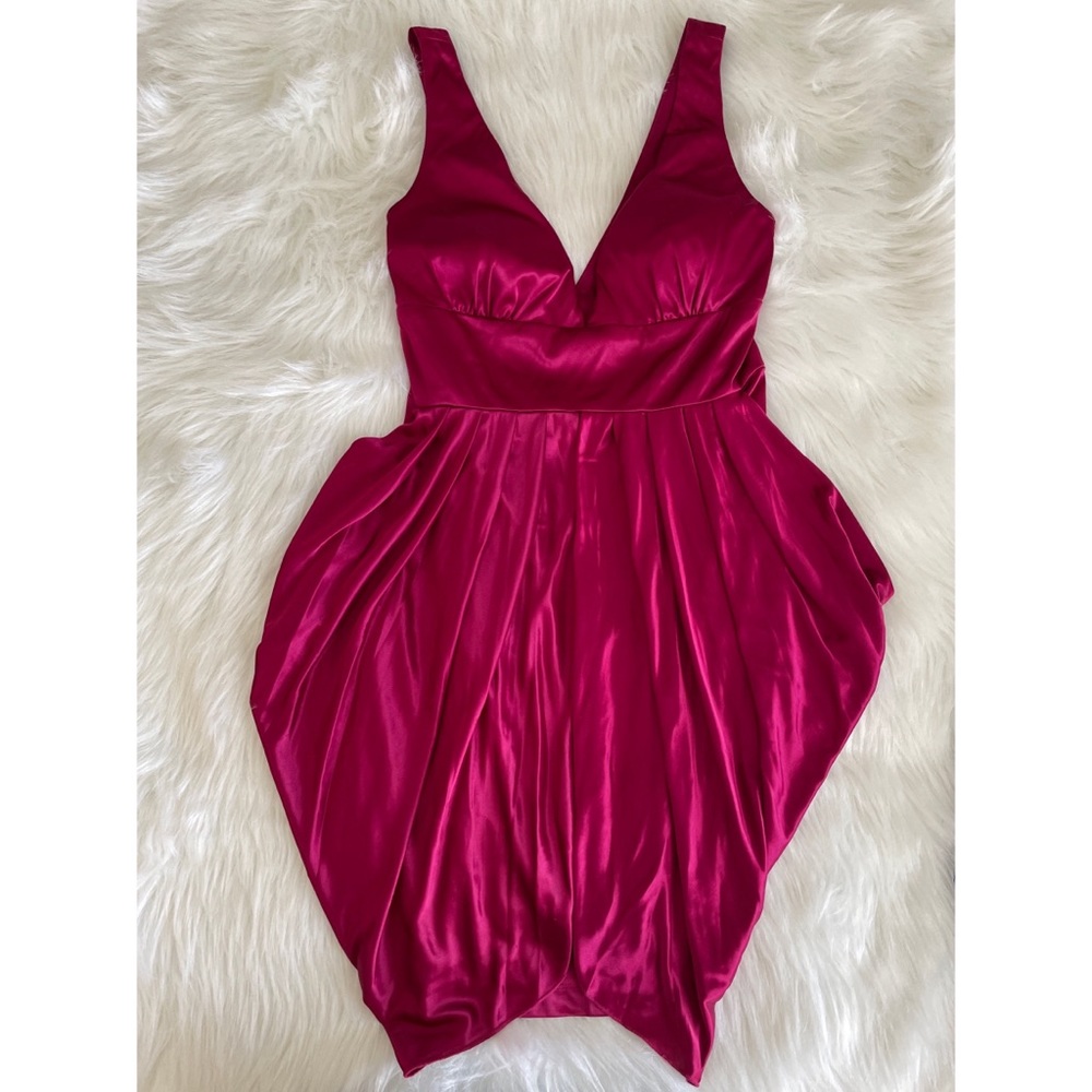 Alyn Paige New York (NWOT) Fuchsia Satin V-Neck Dress